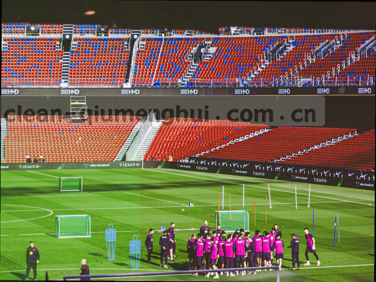 左右两块联赛面板共享同一组刻度线与分隔线的对照示意